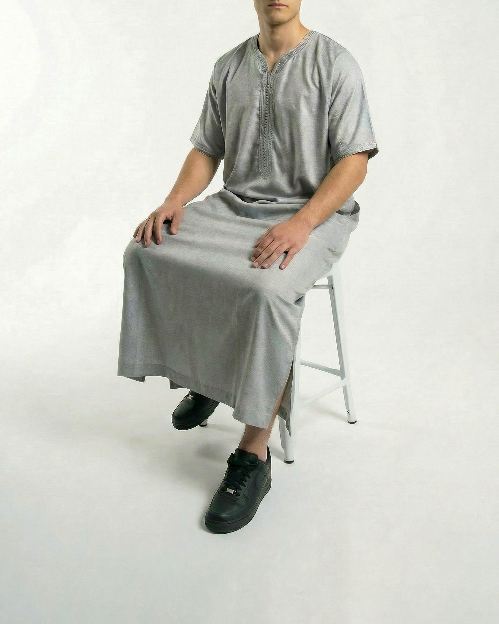 Mens Moroccan Thobe - The Embroidered Fit in Grey